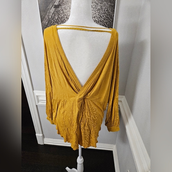Free People Shimmy Shake Top Untamed Gold Open Back Ribbed Oversized small - Picture 8 of 10